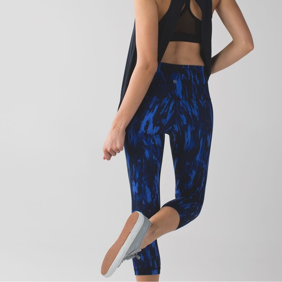 Lululemon Wunder Under Crop - Picture 2 of 5